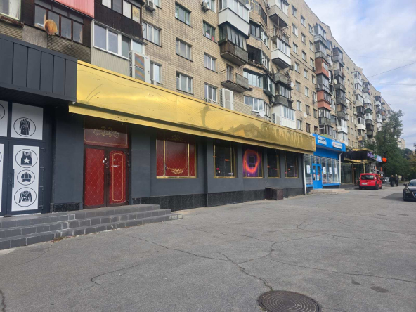 Фасадне комерційне приміщення 300 кв,м